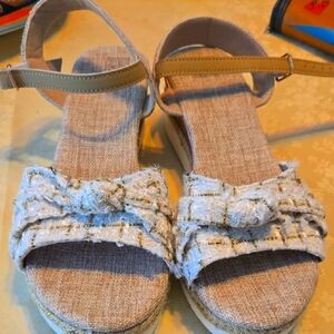 Chic Beige and White Sandals with Bow Nwot